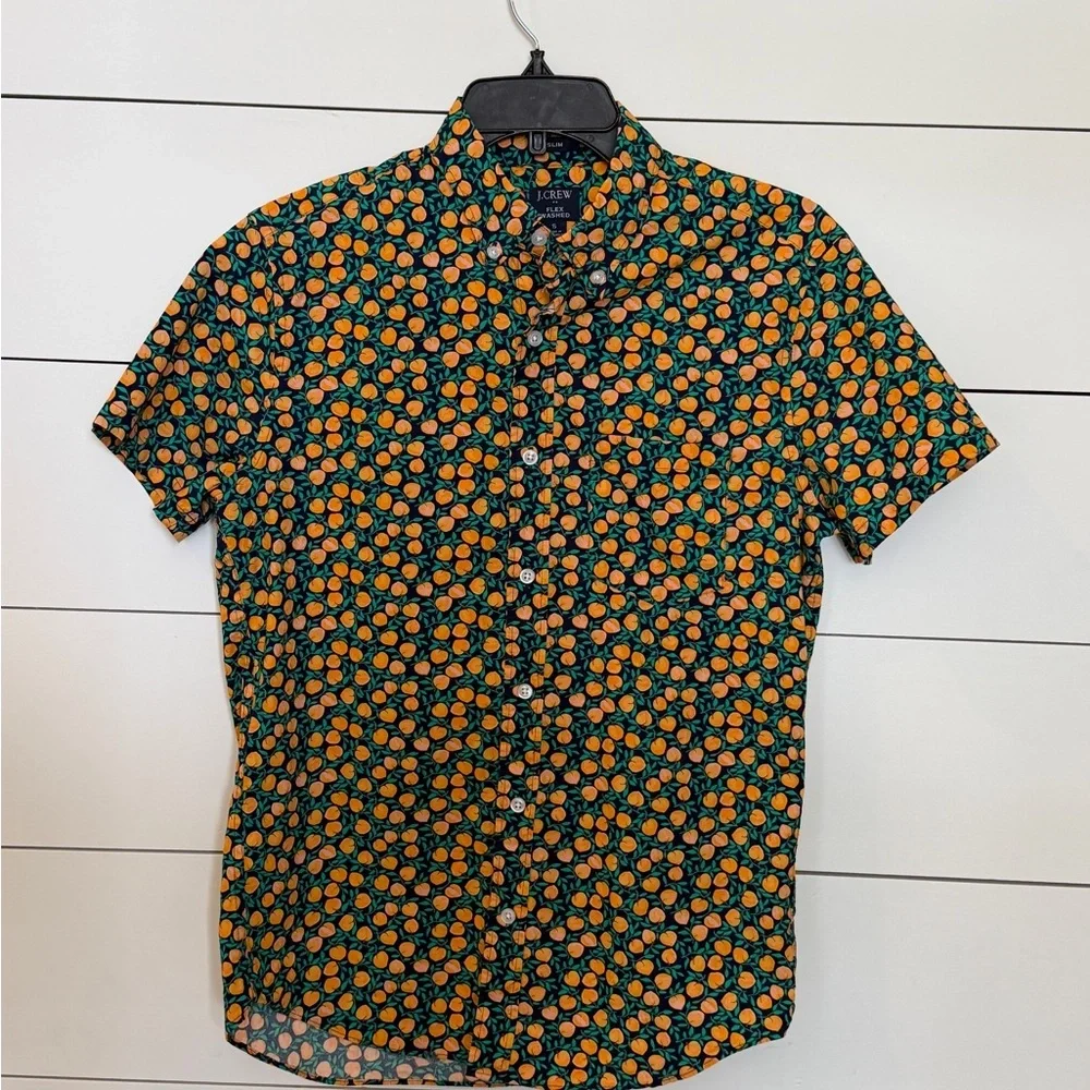 J. Crew Short-Sleeve Button-Down Shirt in Green with Peach Fruit Print Slim Sm